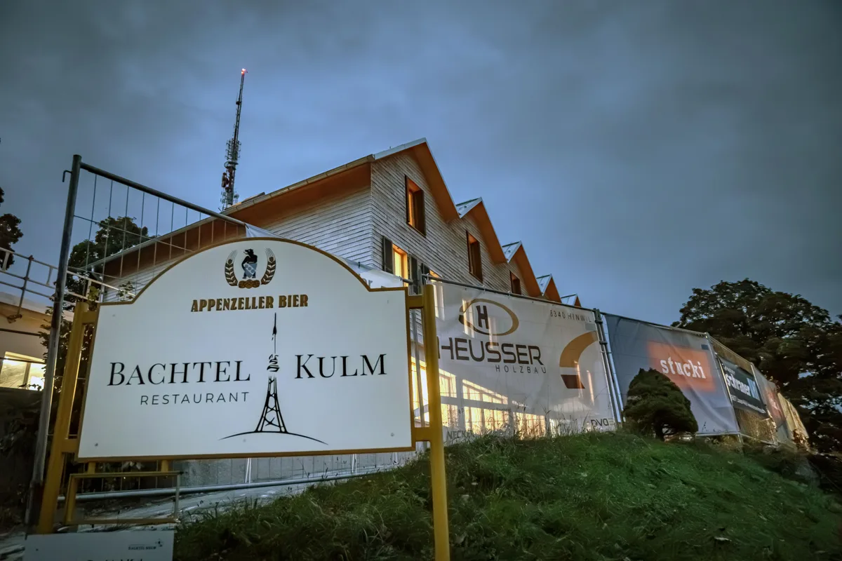 Besichtigung der Baustelle des umgebauten Restaurants Bachtel-Kulm.